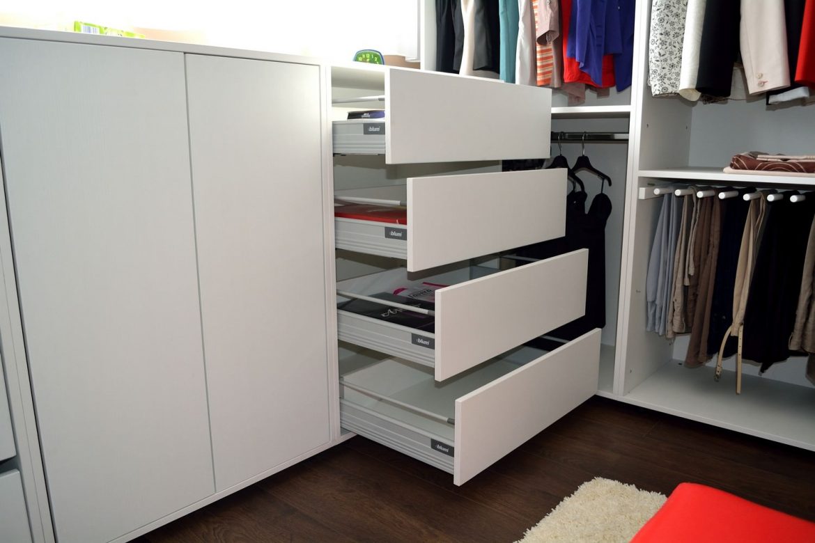 Comoda Pal Alb striat W1000ST22 cu sistem amortizare Blum