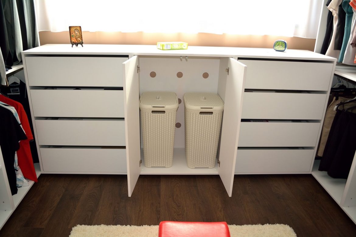 Comoda din Pal Alb Striat W1000ST22 cu spatiu pentru depozitat rufe