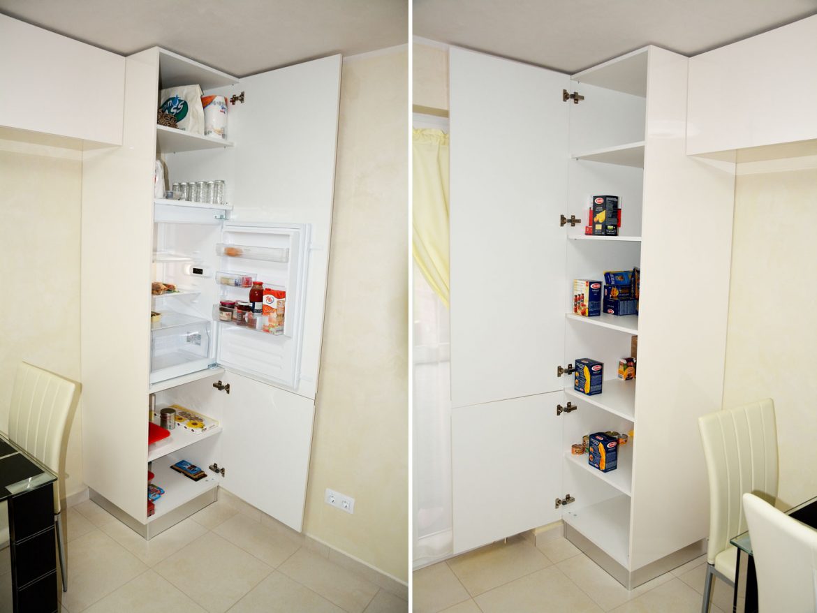 Corp mobilier la comanda cu frigider incastrabil soldat MDF vopsit crem lucios RAL 9001 cu frezare manere balamale silentioase Blumotion Blum polite depozitare interior pal alb 1