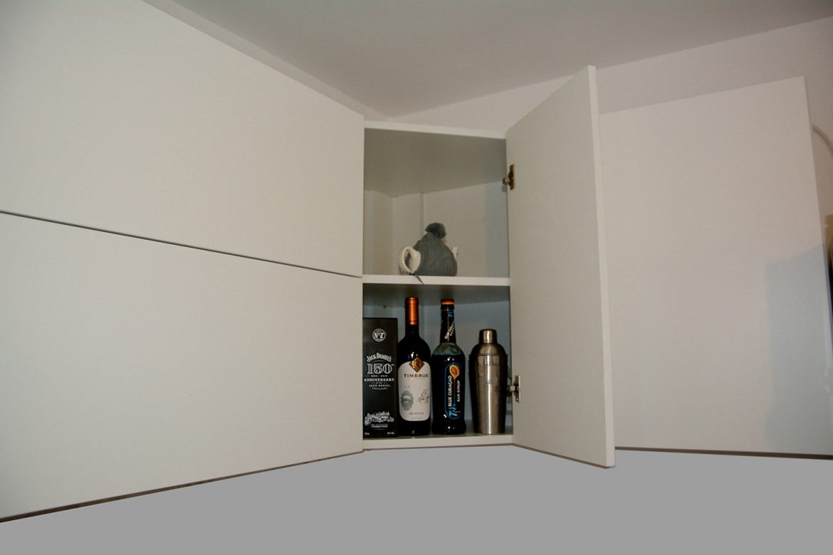 Corp pe colt mobilier bucatarie moderna realizata din Mdf Mat Alb RAL 9003
