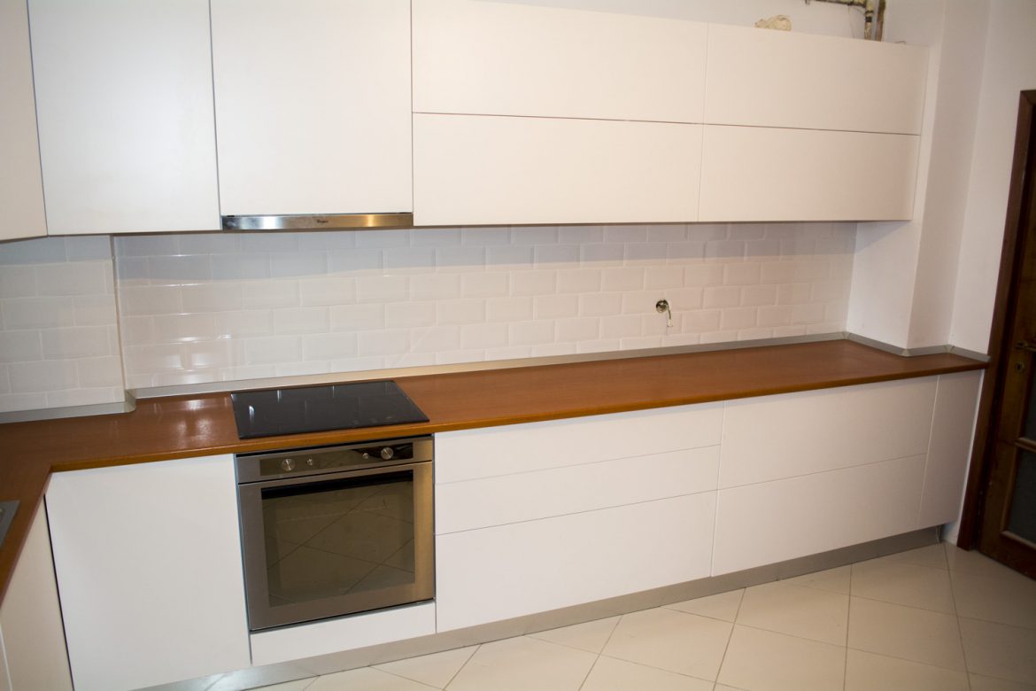 Mobila Bucatarie Moderna din MDF Vopsit Alb Mat Lucios