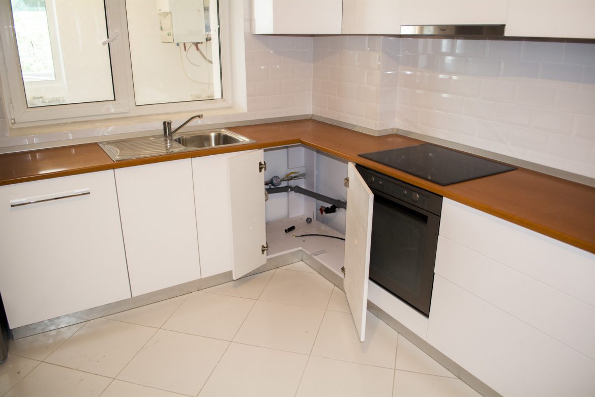 Mobila Bucatarie Moderna din MDF Vopsit Alb Mat Lucios Corp de Colt 1