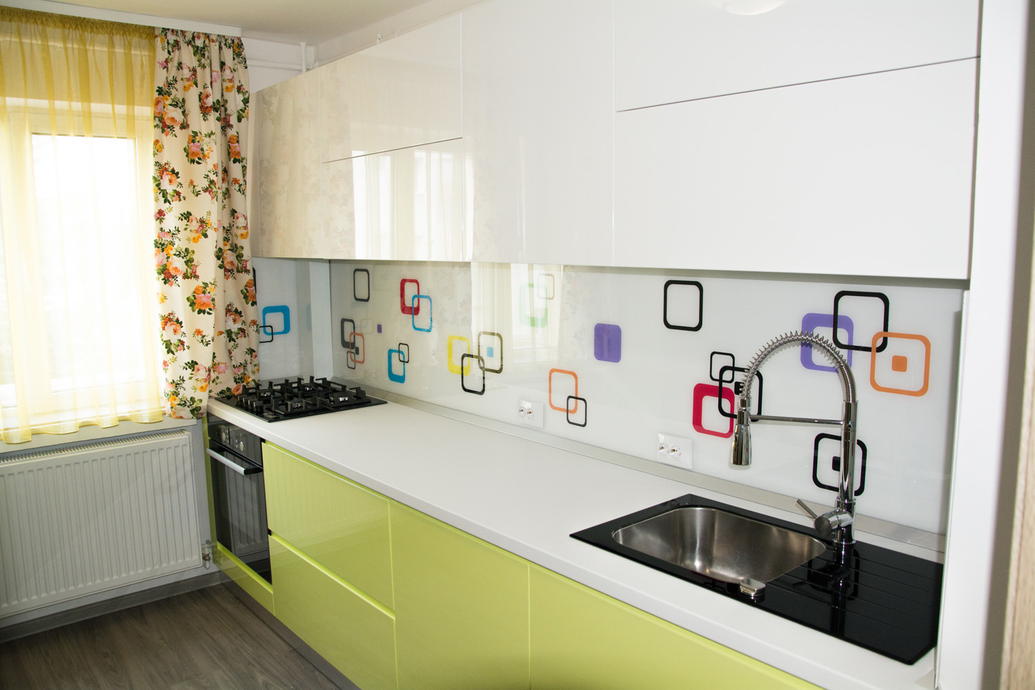 bucatarie la comanda moderna yulmob Bacau cu sistem blum 1