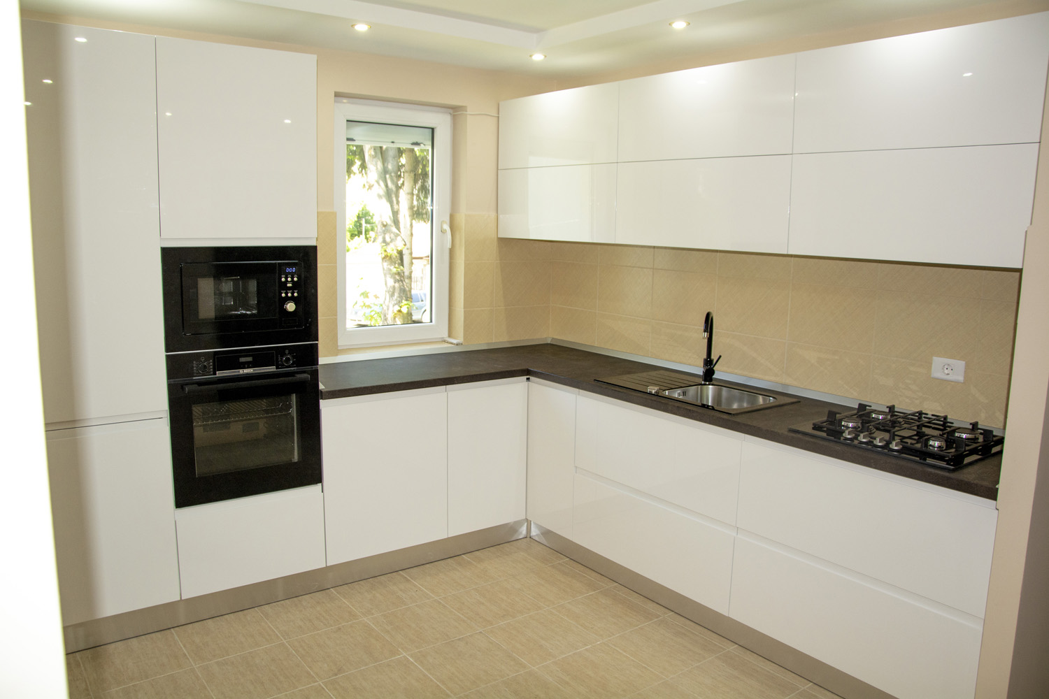 bucatarie la comanda yulmob bacau alb lucios frezare maner