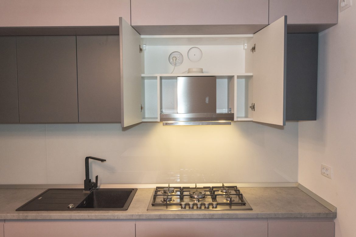 detali corp suspendat cu hota elica