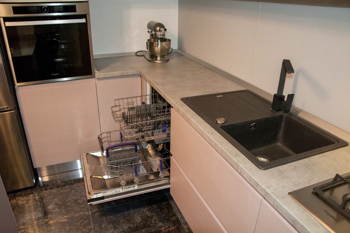 detali masina de spalat vase cu front din mdf vopsit