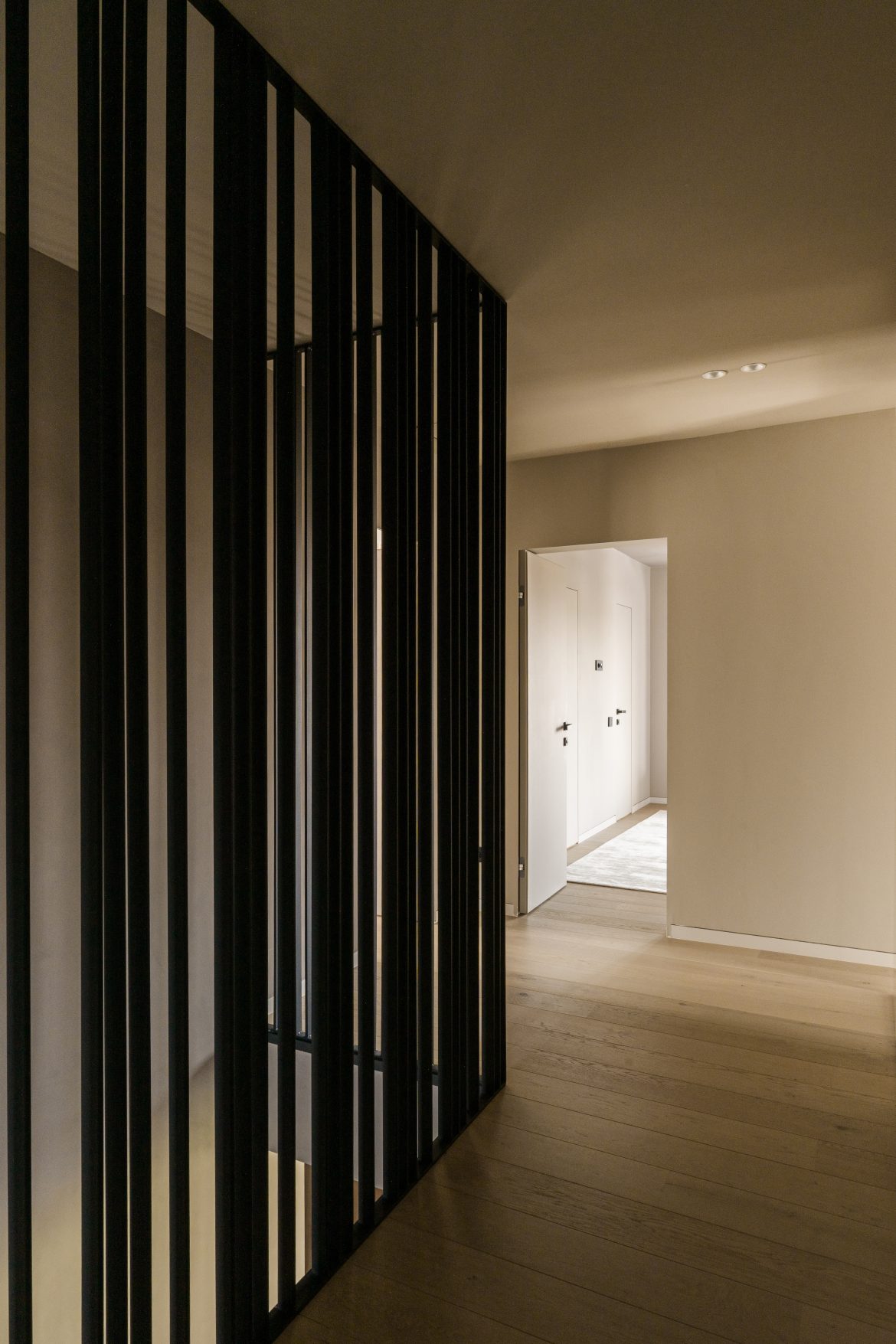 cr hol modular cu dressing simetric si finisaje premium perete despartitor mdf Yulmob Neamt