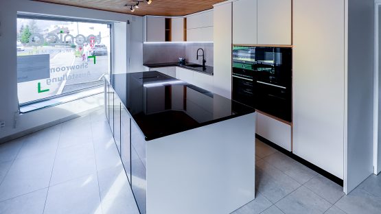 Kuche kitchen design Manufacturer Derendingen Switzerland Bosch Alveus Blum partners Yulmob
